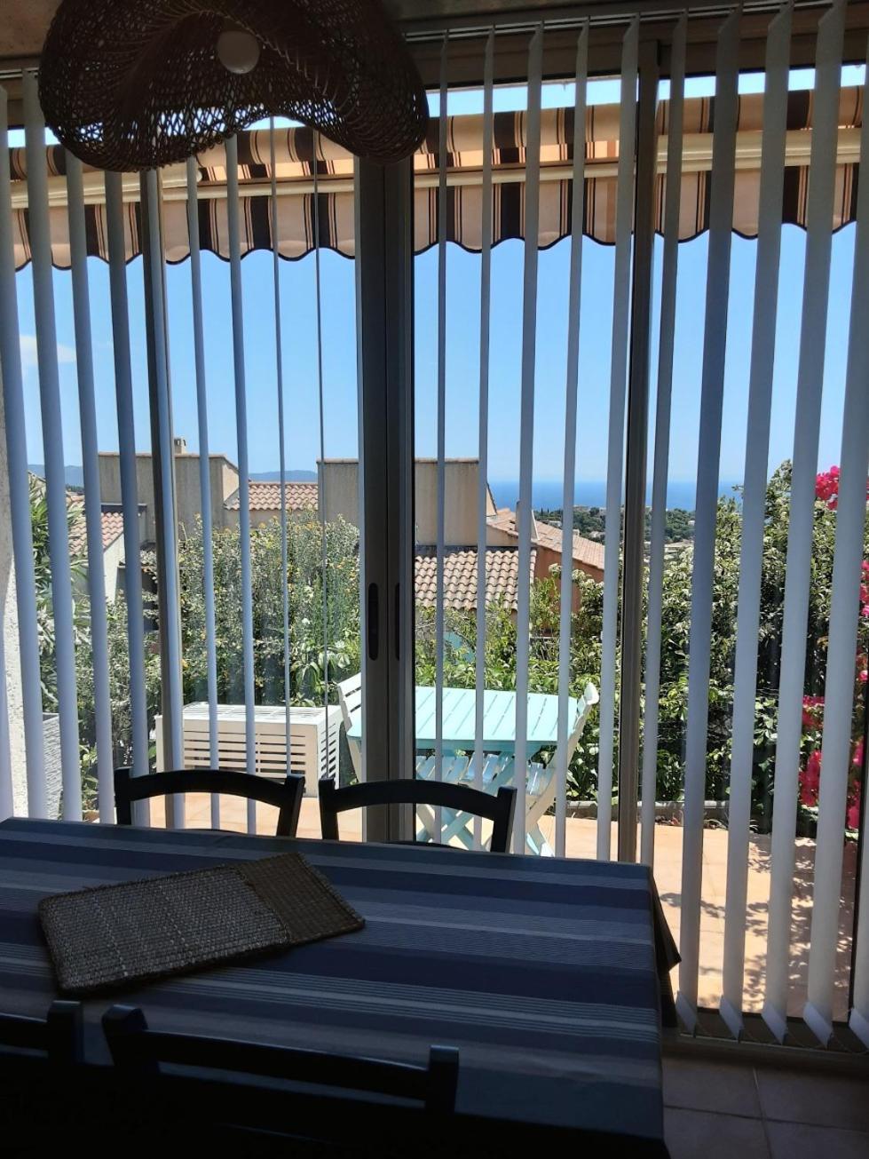 TI SABLE Agréable studio cabine climatisé, Jolie Vue Mer, Piscine à Cavalaire sur Mer Extérieur photo