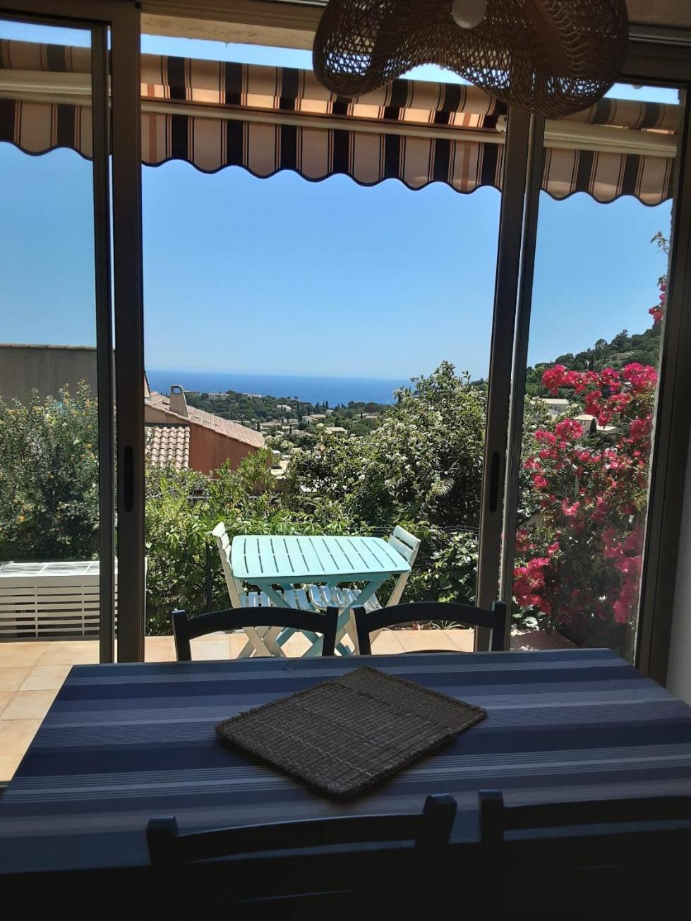 TI SABLE Agréable studio cabine climatisé, Jolie Vue Mer, Piscine à Cavalaire sur Mer Extérieur photo